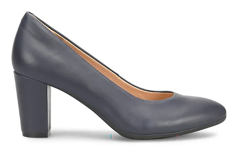 Flattering and figure-hugging women's footwearParisa
