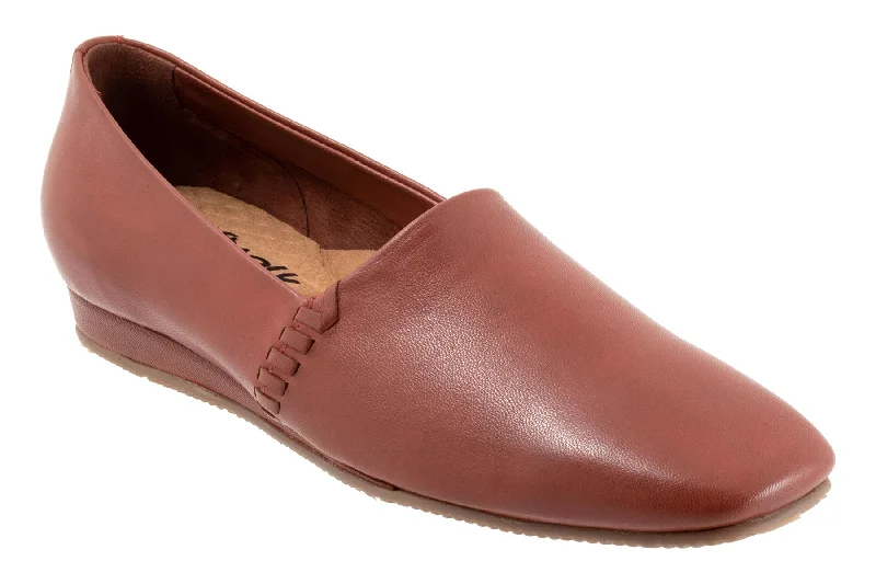 Chic and trendy women's shoes for the officeVale
