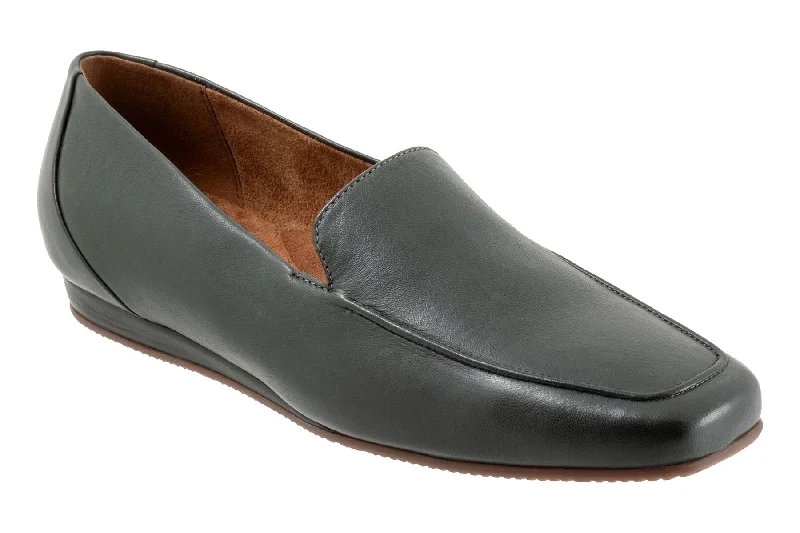 Luxurious and comfortable women's shoe options for special occasionsVista