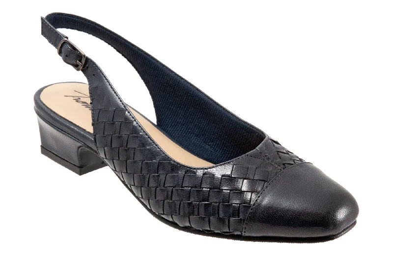 Chic and stylish women's shoes for fashion weekDea Woven