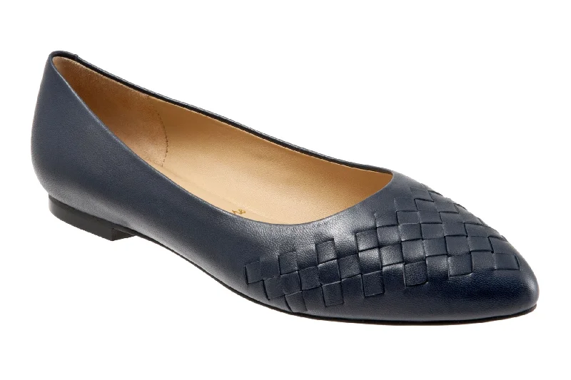 Comfy and stylish women's shoes for walkingEstee Woven
