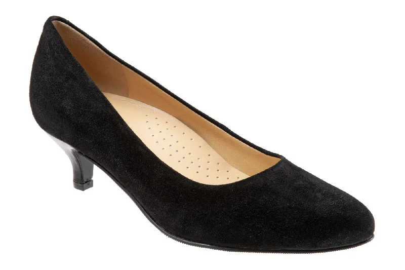 Practical and stylish women's shoes for travelKiera