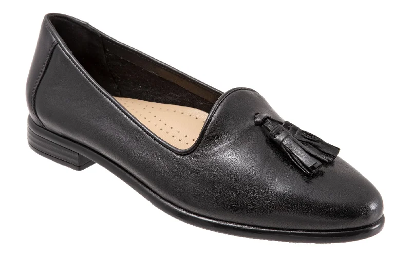 Versatile and elegant women's shoes for any outfitLiz Tassel