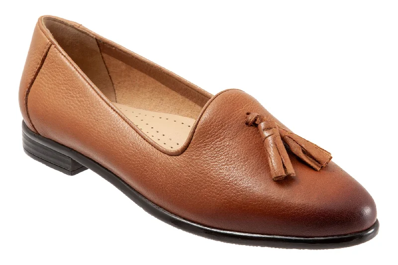 Flattering and stylish women's shoes for petite feetLiz Tassel