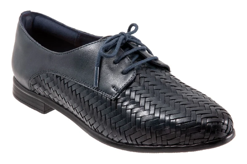 Practical and stylish women's shoes for travelLizzie Herringbone