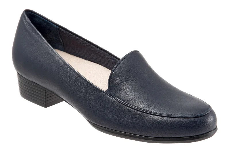 Flattering and stylish women's shoes for wide feetMonarch